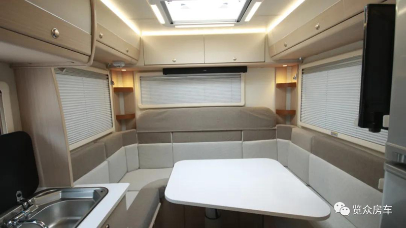 帶老人孩子出行,適合選這款房車 帶老人孩子出行,適合選這款房車