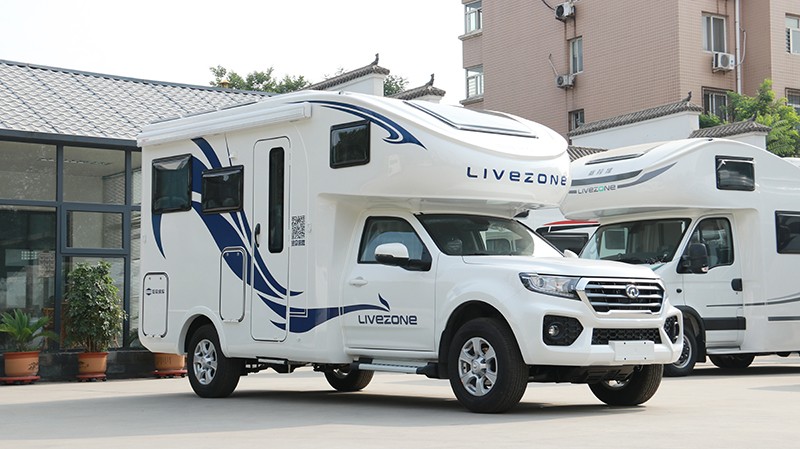 帶老人和孩子出行最合適，還是四驅(qū)房車(chē)