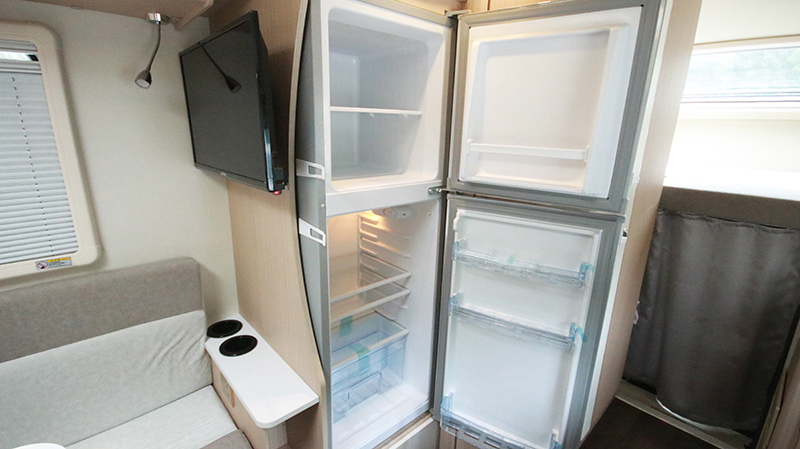 帶老人和孩子出行最合適，還是四驅(qū)房車(chē)