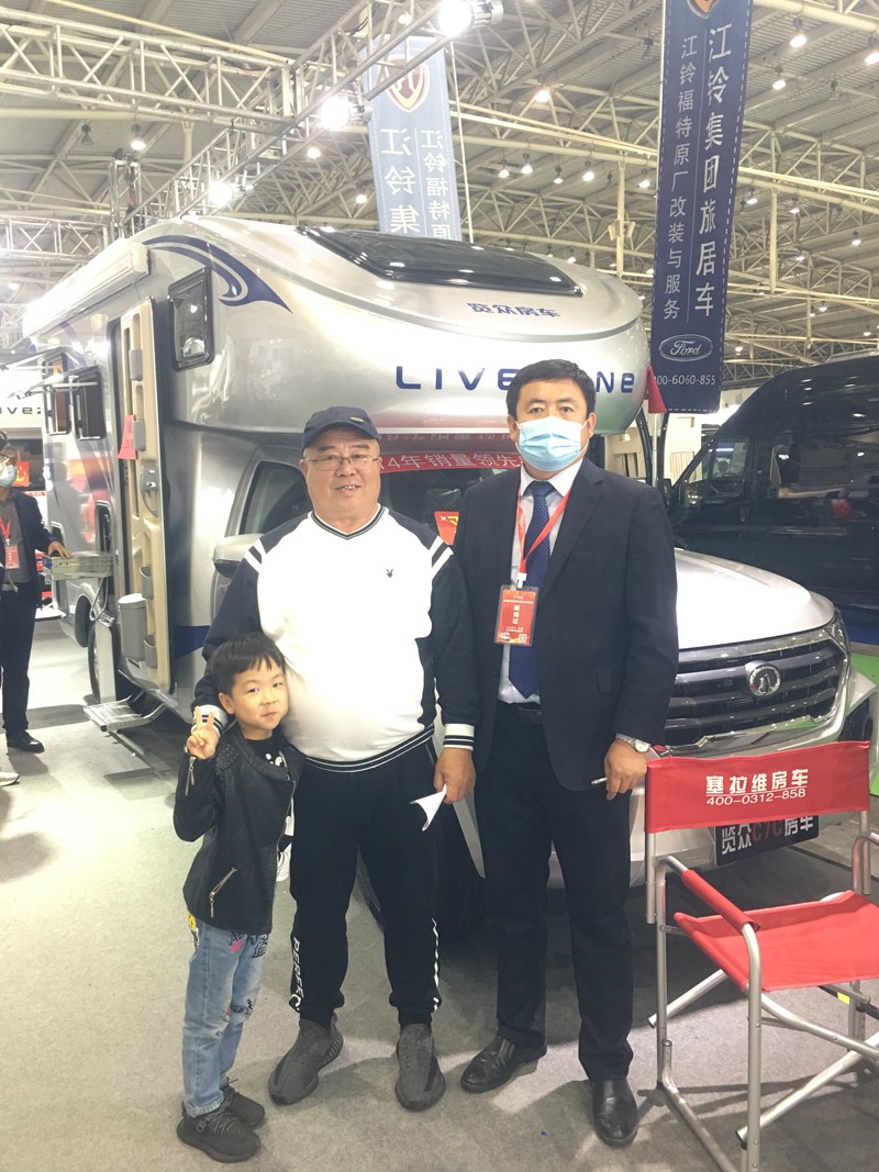 從這選房車的顧客怎么這么多? 從這選房車的顧客怎么這么多?