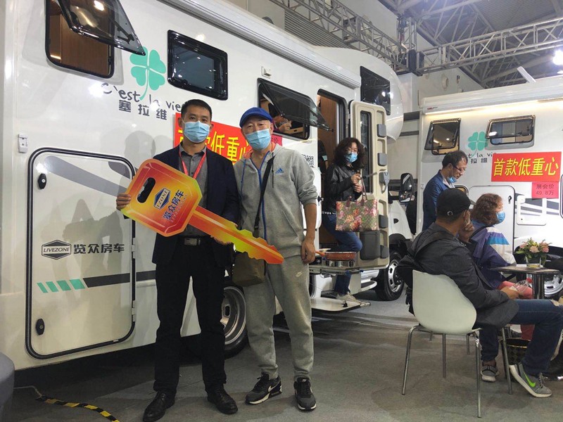 從這選房車的顧客怎么這么多? 從這選房車的顧客怎么這么多?