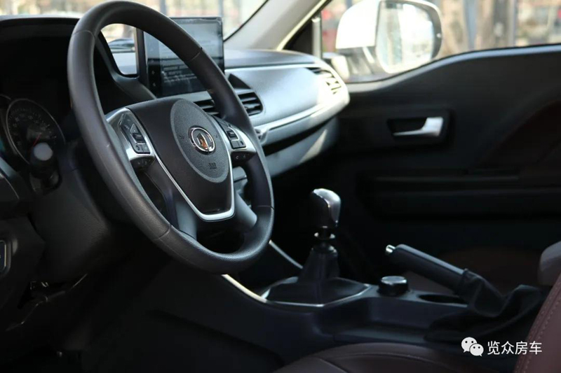 兩張雙人床，使用還方便的房車