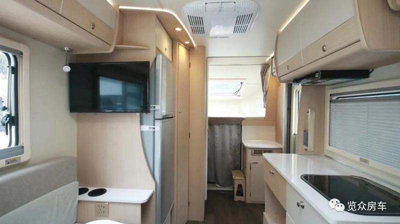 兩張雙人床，使用還方便的房車