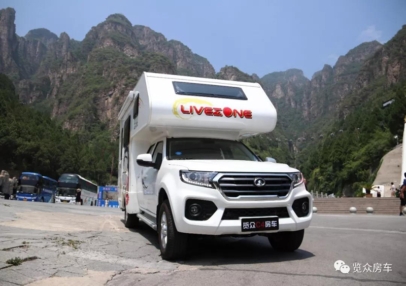 這么大的床，房車上少見，趕緊選