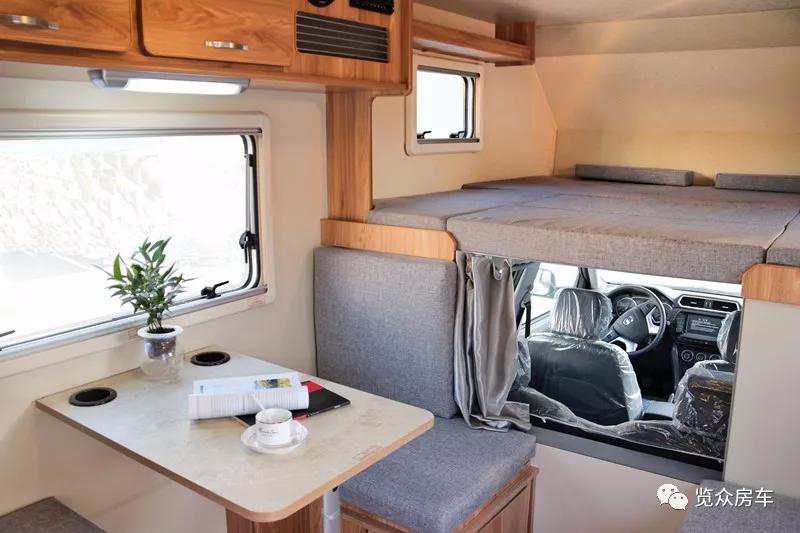 這么大的床，房車上少見，趕緊選