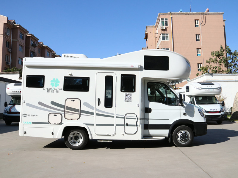 這款適合帶老人和孩子出行的房車(chē)