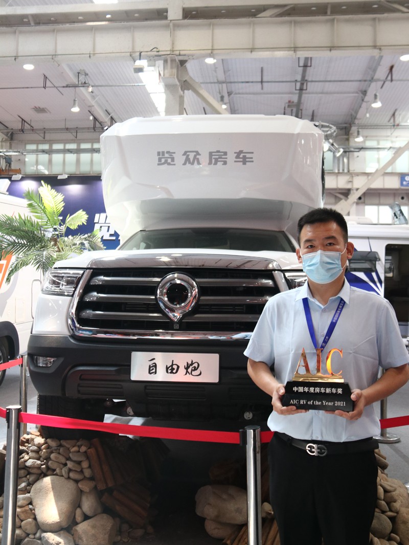 年度新車(chē)、自動(dòng)檔、四驅(qū)，能選的房車(chē)