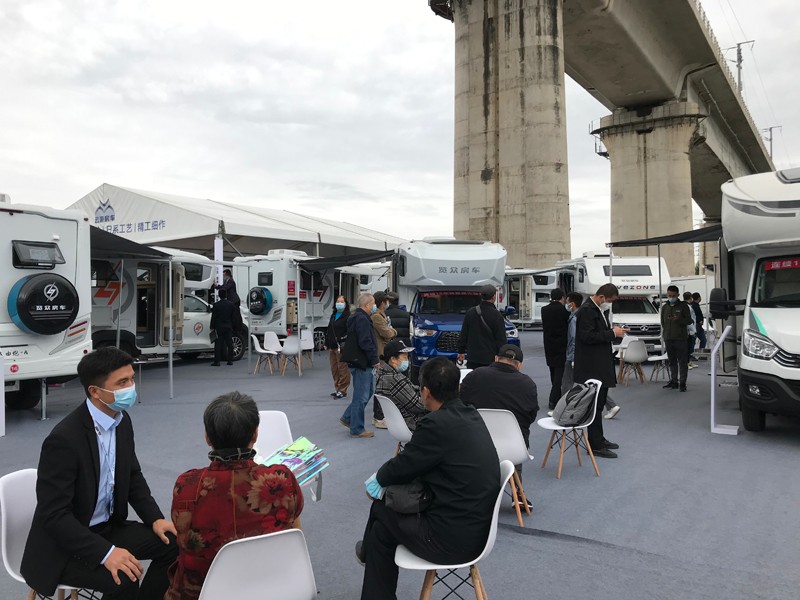 炮營集合，連看自由炮房車