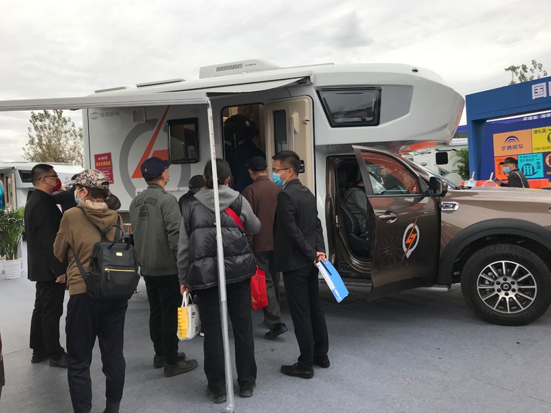 炮營集合，連看自由炮房車