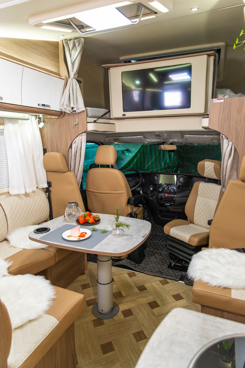 炮營集合，連看自由炮房車