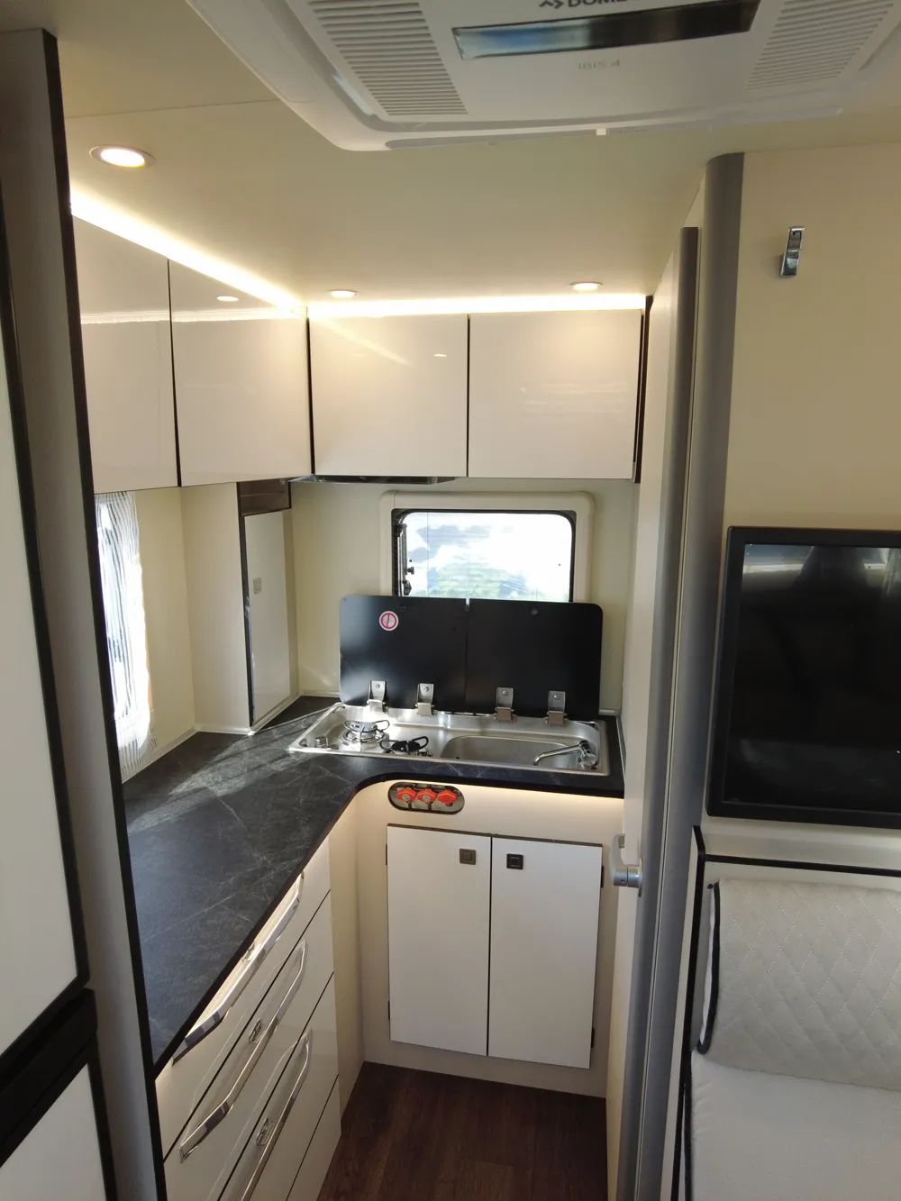 疫情之下,我們?yōu)槭裁催x擇房車(chē)出行? 疫情之下,我們?yōu)槭裁催x擇房車(chē)出行?