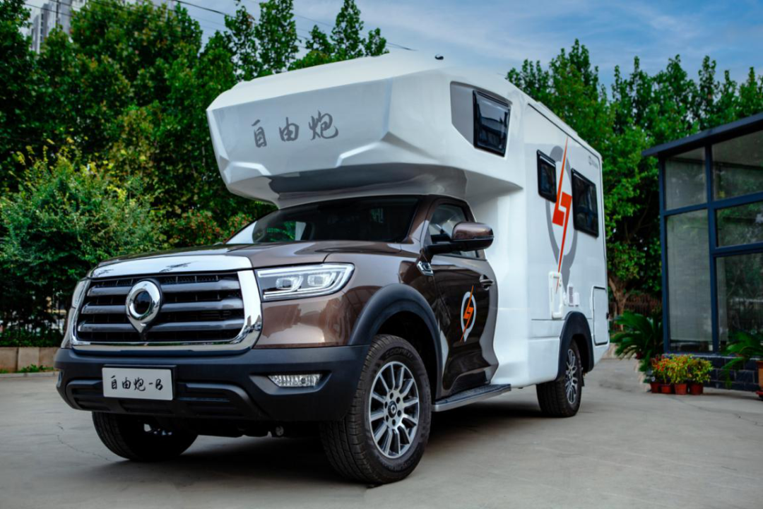 為自由著色！紅、白、藍、棕，你選哪一種？