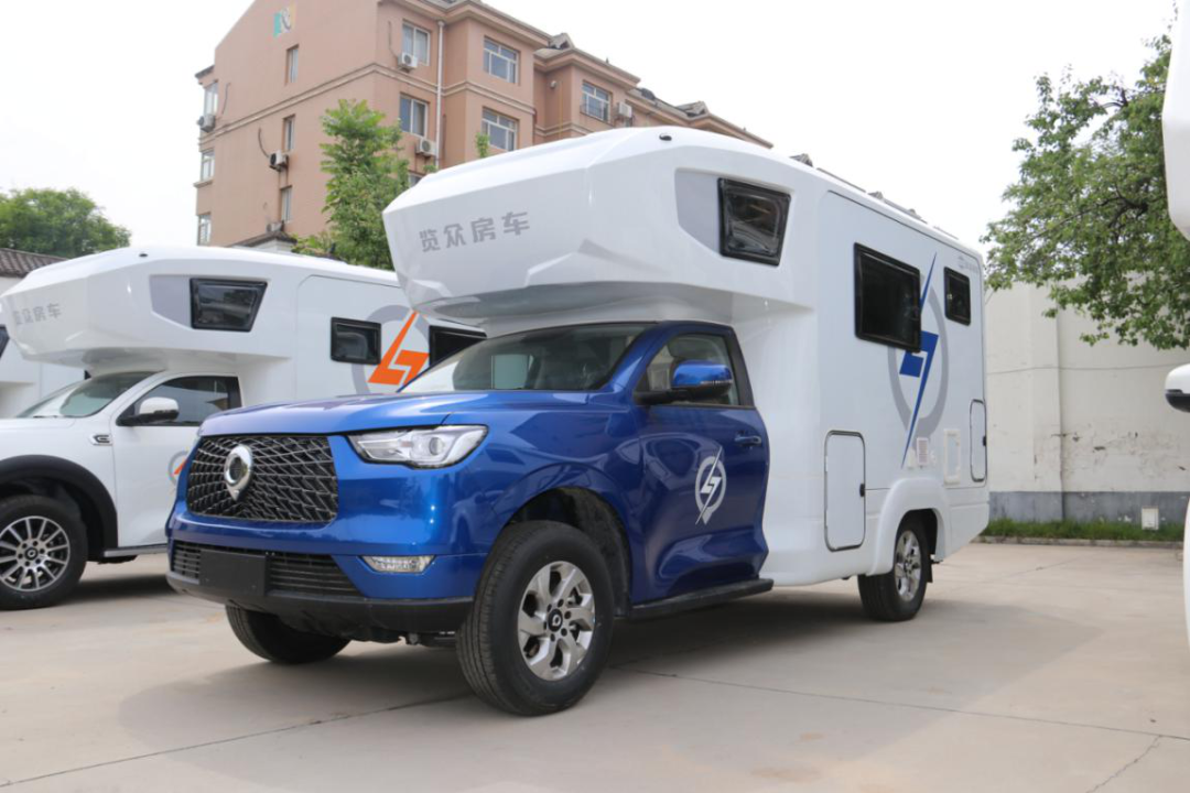 為自由著色！紅、白、藍、棕，你選哪一種？