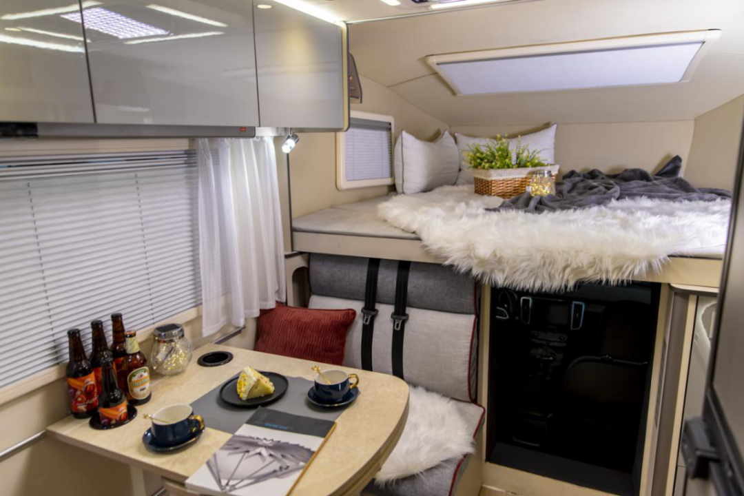 為自由著色！紅、白、藍、棕，你選哪一種？