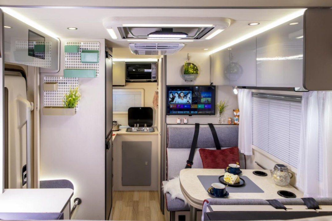 為自由著色！紅、白、藍、棕，你選哪一種？