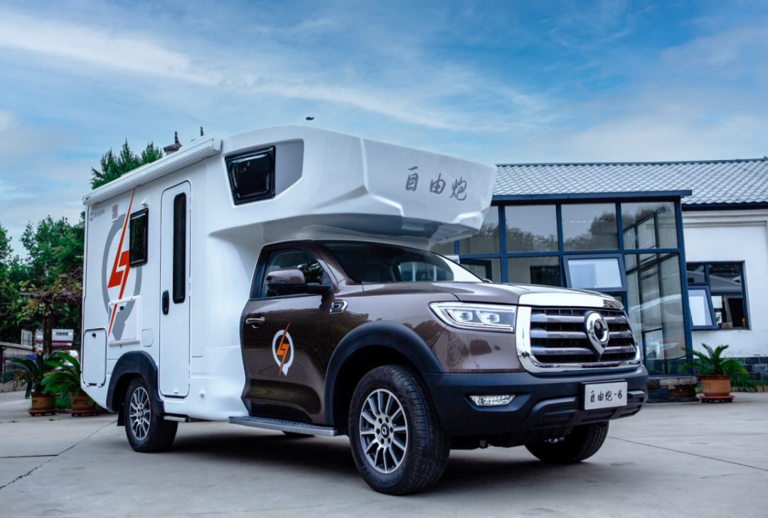 為自由著色！紅、白、藍、棕，你選哪一種？