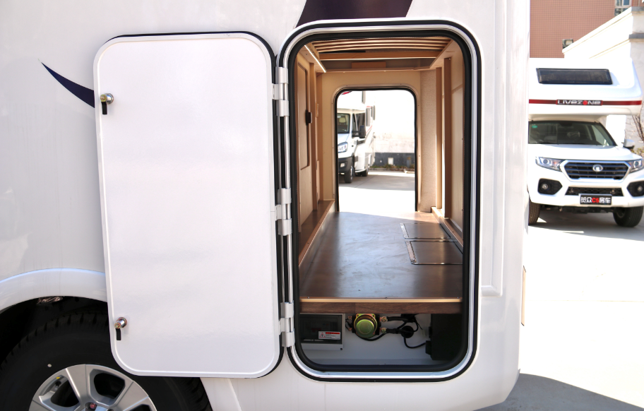 分時四驅(qū)、超大空間、一代經(jīng)典——風(fēng)駿C7! 分時四驅(qū)、超大空間、一代經(jīng)典——風(fēng)駿C7!