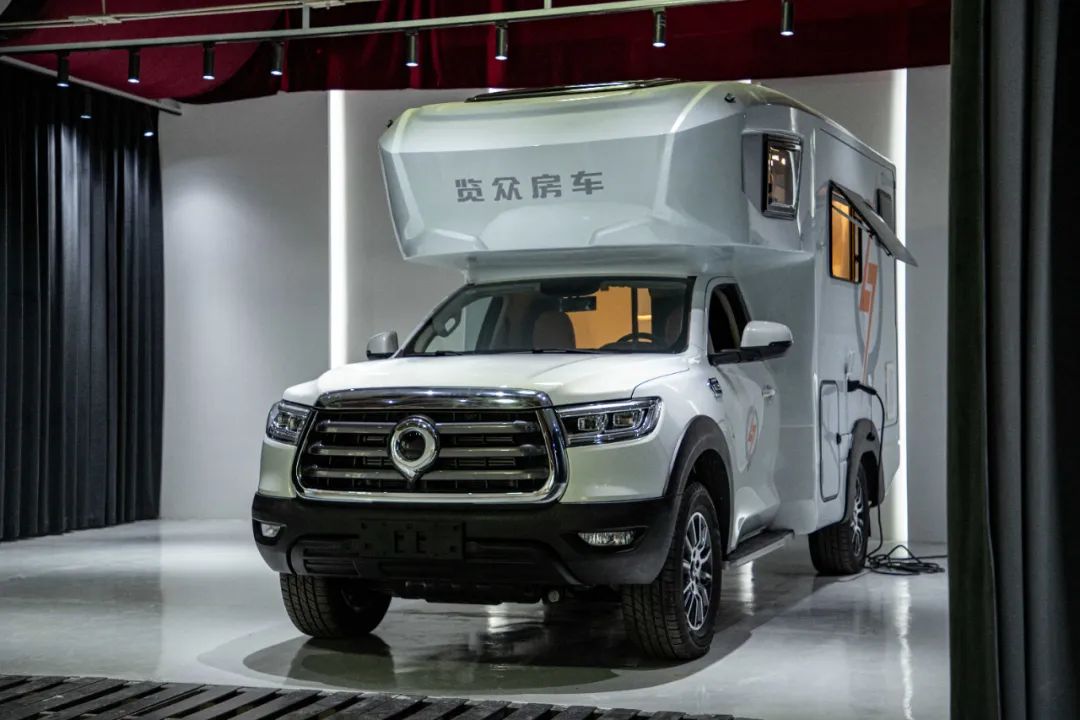 為什么覽眾房車要采用玻璃鋼“三明治”車身結構？